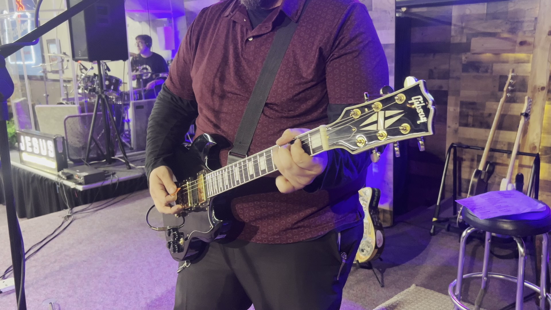 Sean Lewis, SG, live